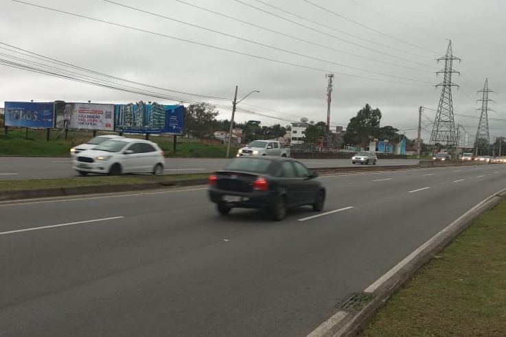 Avenida das Torres ao lado do Portal de São José (quadros 01 - 02 - 03) sentido São José dos Pinhais - Menezes.jpg