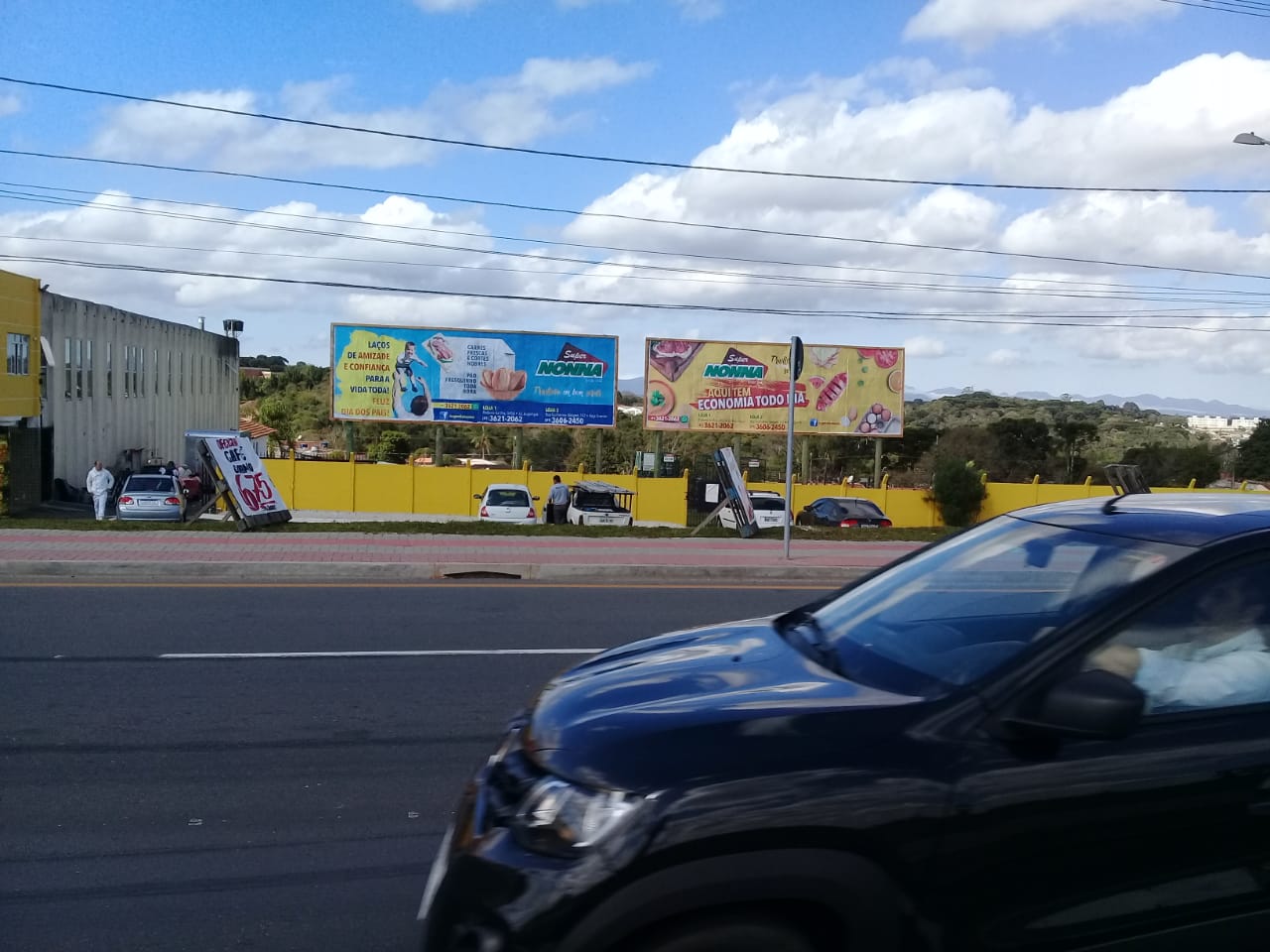 Rodovia da Uva, Estacionamento Supermercado da Nonna - quadro 1 e quadro 2.jpg