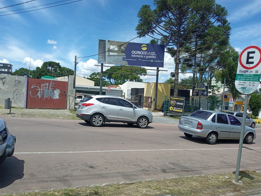 Rua Estados Unidos após Av. Erasto Gaertner a esquerda (quadro 1).jpg